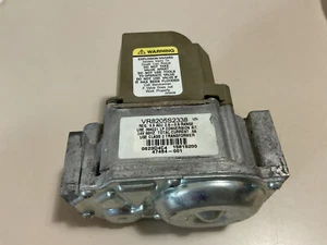 LENNOX ARMSTRONG DUCANE 47484-001 GAS VALVE HONEYWELL VR8025S2338 - Picture 1 of 5
