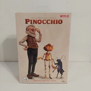 Mego Guillermo Del Toro’s Pinocchio 8” Actionfigur Set Neu Geppetto Cricket - Bild 1 von 7