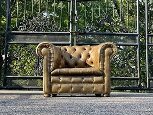 Vintage English Tufted Leather Chesterfield Club Chair - Picture 1 of 17