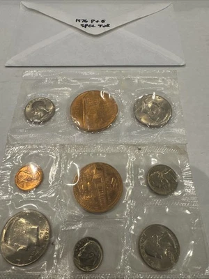 1976 P & S Mint Souvenir Sets BU Brilliant Uncirculated Coin Set Toned - Image 1 of 4