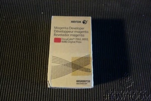 New Sealed Box Genuine OEM Xerox 005R00739 Magenta Developer DocuColor 7002 8002 - Picture 1 of 3