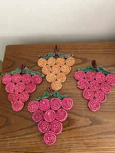 Lote de 2 Remaches Vintage Uvas Rosa Tejido Mimbre Ratán Rafia Hot Pads Boho - Imagen 1 de 5