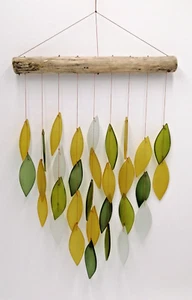 Windspiel Klangspiel Glas Holz Blatt Waldfarben Grün Gelb Deko Innen Garten - Bild 1 von 4