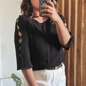 Blusa manga recortada de viscosa Massimo Dutti. Talla S - Imagen 1 de 13