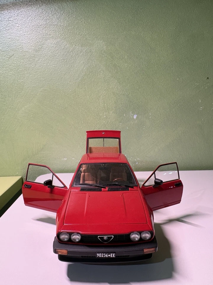 Alfa Romeo Alfetta GTV 2.0 red autoart 1980 1/18 - Immagine 1 di 4