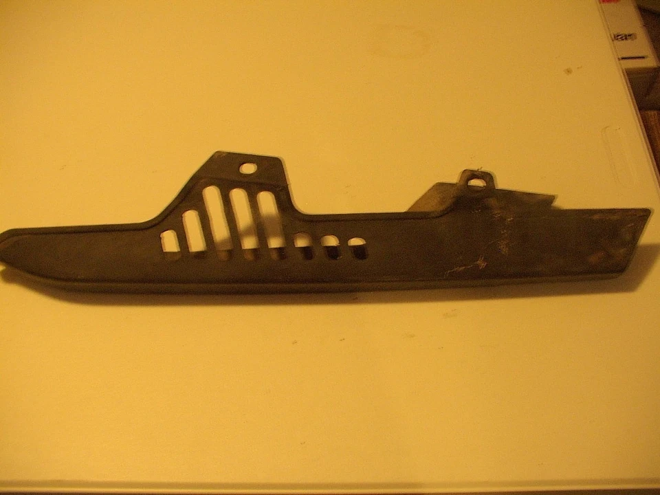 1989 Yamaha XT350 Chain Guard - Imagem 1 de 1