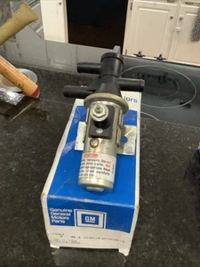 Nos Chevy Truck 3 Port Dual Tank Selector Valve 2542884 - Picture 1 of 5
