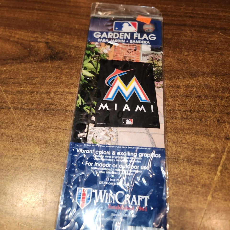 NEW MLB Wincraft 11" x 15" Miami Marlins Garden Flag - Image 1 of 4