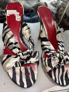 GUESS BY MARCIANO WOMEN'S SHOES. SIZE: 8 Satin Zebra Print. Vintage ? - Picture 1 of 9