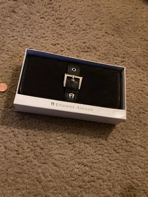 De colección Etienne Aigner Est. Chequera 1949 lona/cuero negra en caja original nueva de stock Foto 1 de 4