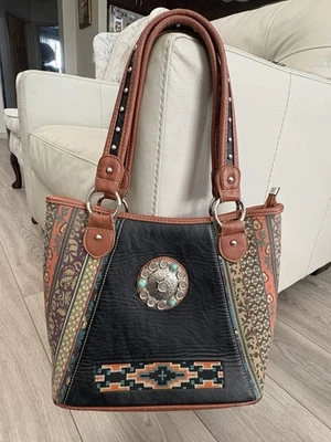 Bolso/cartera de hombro Montana West Western Azteca con tachuelas Foto 1 de 4