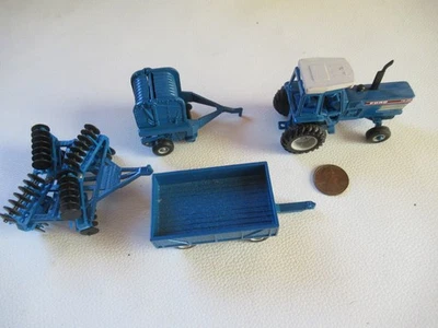 Juego ERTL Ford Farm con tractor TW-35 e implemento 1/64 mini Foto 1 de 4