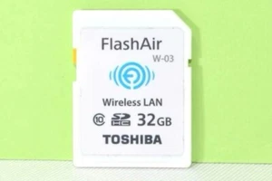 FlashAir SDHC Karte mit Toshiba Wireless LAN W-03 32GB / 8GB Class10 Original - Bild 1 von 6