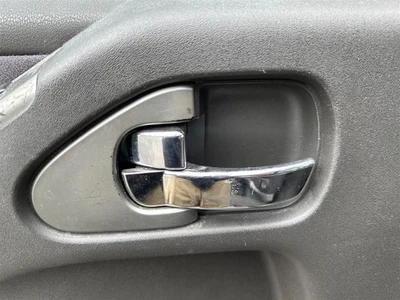 Manija interior de la puerta del conductor delantero izquierdo Nissan Pathfinder 2005-2012 Foto 1 de 4