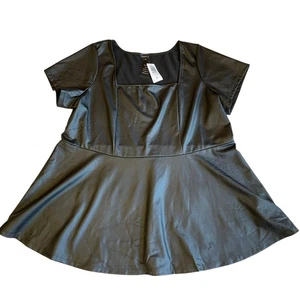 Neu mit Etikett Torrid Whimsygoth Kunstleder schwarz quadratischer Ausschnitt Flügelärmel Schößchen Oberteil 3X - Bild 1 von 9