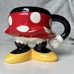 Exclusiva taza de café pies de Minnie Mouse de los parques de Disney falda piernas firma interior - Imagen 1 de 10