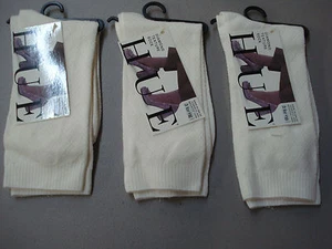 NWT Women's Hue Diamond Texture Socks One Size 3 Pair White #683E - Picture 1 of 2