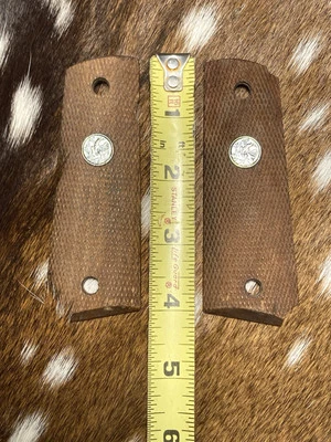 Sile Checkered Wood Grips - Image 1 of 2