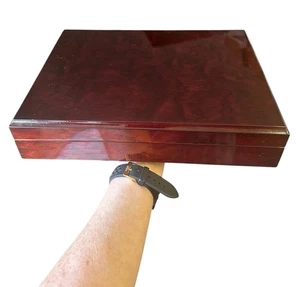 Vintage Lacquered Cedar Wooden Humidor Cigar Box - Picture 1 of 8