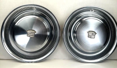 Lote de 2 cubiertas de rueda ventiladas tapacubos Cadillac 16,5 pulgadas Fleetwood Deville 1968-1975 Foto 1 de 4