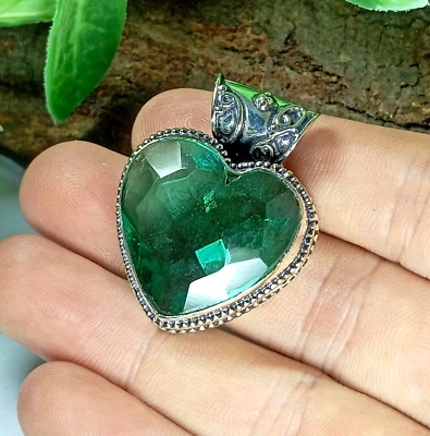Colgante de piedras preciosas de plata de ley 925 hecho a mano de apatita verde Foto 1 de 3