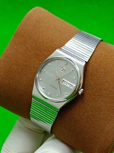 vintage RADO VOYAGER watch 17 Jewels Automatic Day / Date Indicator - Picture 1 of 19