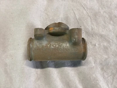 1946-1951 Jeep Willys Select VJ Jeepster Brake Wheel Cylinder Housing D8381-2 - Image 1 of 4