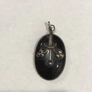 Vintage Stem And Berries Onyx Oval Pendant Unique Found Jewelry - Picture 1 of 5