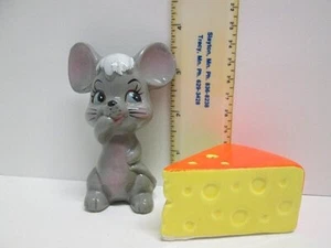 Vintage Enesco Anthropomorphic Mouse with Cheese Salt & Pepper Shakers - Japan - Picture 1 of 9