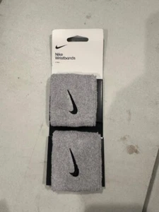 Nike Unisex Swoosh Pulseras Gris Paquete de 2 NUEVAS - Venta al por menor $12 - Imagen 1 de 1