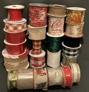 Weihnachtsband 24 Rollen - teils neu teils zum Basteln mit Kränzen - Bild 1 von 6