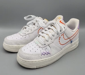 Nike Air Force 1 '07 SE 101 Sneaker Women Size 7 White Multi Shoes DX2348-100 - Picture 1 of 17