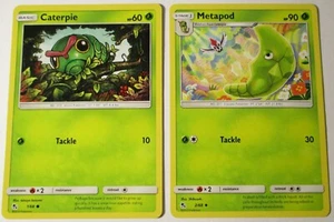 Carta Pokemon Caterpie 1/68 e Metapod 2/68 S&M Destino Nascosto 2 - Foto 1 di 1