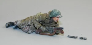 B.A.R. Gunner BBA092 (RIFLE TIP SNAPPED OFF) King & Country Toy Soldier - Picture 1 of 4