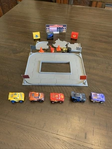 Disney Pixar Mini Racer Set compreso di 5 auto. 2016-2017. - Foto 1 di 9