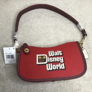 Disney X Coach Swinger 20 mit Walt Disney World Motiv elektrisch rot C8621 Neu - Bild 1 von 18