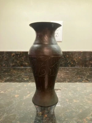 Hermoso jarrón chino antiguo de latón de 7,5" con maravillosa pátina Foto 1 de 4