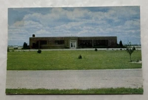 Davenport Municipal Airport Davenport, Iowa. Postcard (W1) - Picture 1 of 2