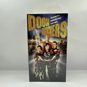 Doom Runners (VHS, 1998) Lea Moreno, Rebecca Smart Nathan Jones Blockbuster Seal - Imagen 1 de 6