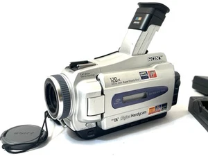Sony Digital Handycam DCR-TRV18 MiniDV Camcorder Carl Zeiss Lens Charger Works - Picture 1 of 8