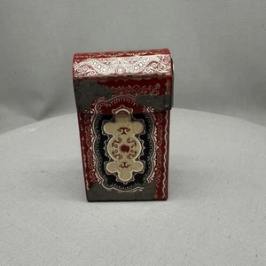 Estuche de cigarrillos vintage de metal rojo ornamentado con bisagras de hojalata con diseño Art Deco regalo - Imagen 1 de 8