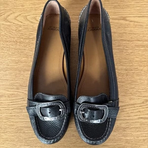 Circa Joan & David Marke Größe 9 M schwarz Leder Halbschuh Schuh silberne Schnalle CJZERRA - Bild 1 von 8