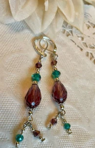 Hübsche Boho Ohrhänger. Handgefertigt mit lila & türkisfarbenen Kristallen. - Bild 1 von 8
