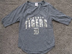 Camiseta Detroit Tigers Mujer S Azul Gris Metálico Manga 3/4 Cuello en V - Imagen 1 de 2