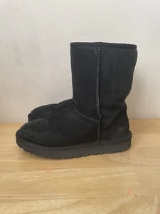 UGG Australia Clásicas Cortas II Gamuza Piel de Oveja Talla 6 Negras #1016223 - Imagen 1 de 1