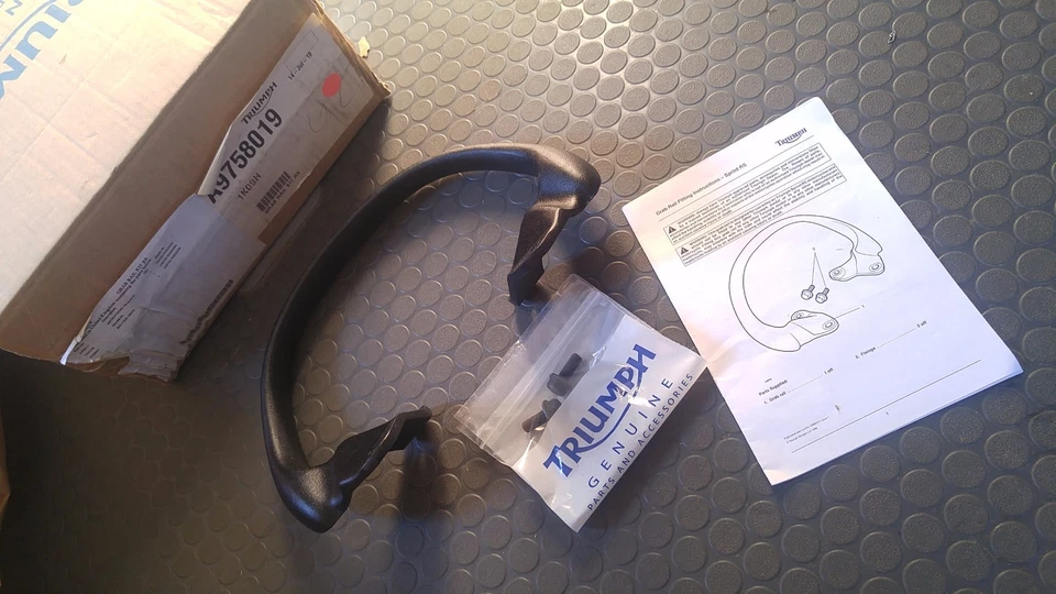 Nuevo kit de riel de agarre Triumph Sprint RS 1999-2004 A9758019  Foto 1 de 1