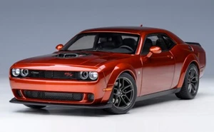 1/18 AUTOart 2022 Dodge Challenger R/T Scat Pack Widebody (Sinamon Stick 71773 - Bild 1 von 1