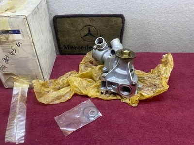 Mercedes Benz Engine Water Pump A1042004501 NOS - Image 1 of 4