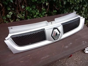 Renault Trafic 1.9 Front Grille 2001-2006 - Picture 1 of 5