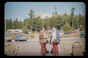 1972 35mm Color Slide Photo Mount Rushmore South Dakota Women Cars/RV Vintage 1H - Picture 1 of 1